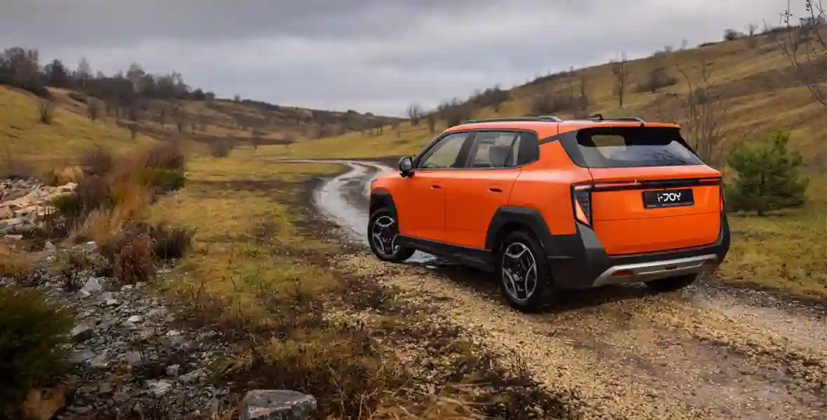 Новость EVOLUTE (Тихо едет, громко лает: чем удивил доступный российский электромобиль)